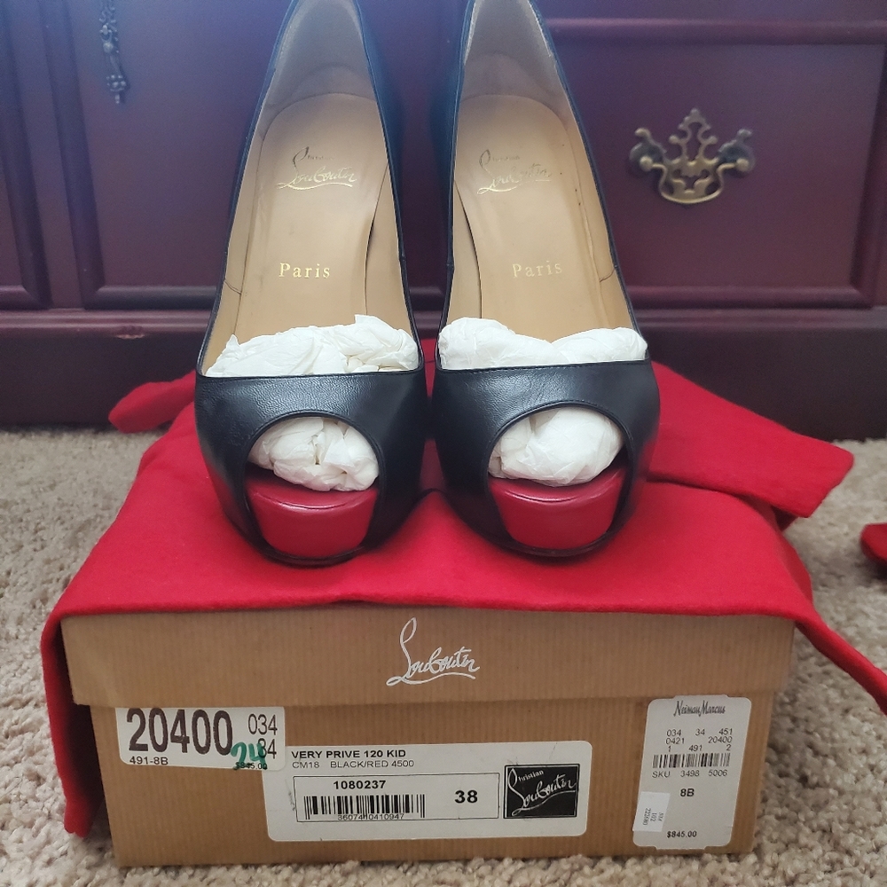 Christian Louboutin pump